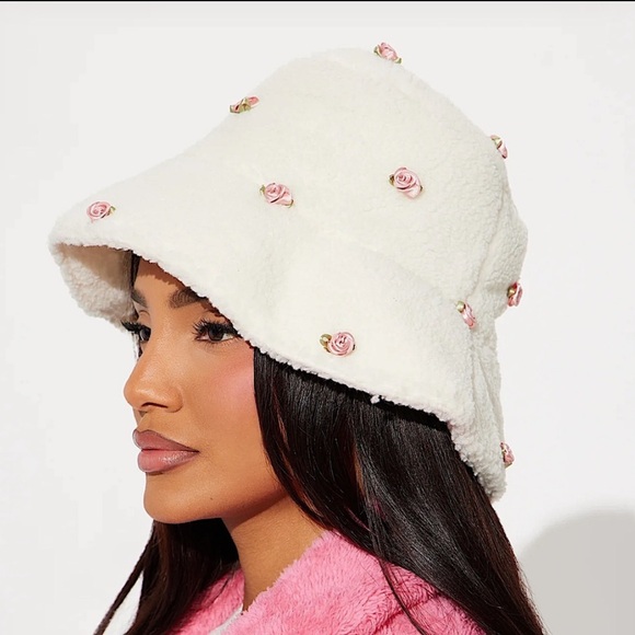 NWT🌹💕Pink Rosette Sherpa Bucket Hat 💕🌹 - Picture 4 of 9